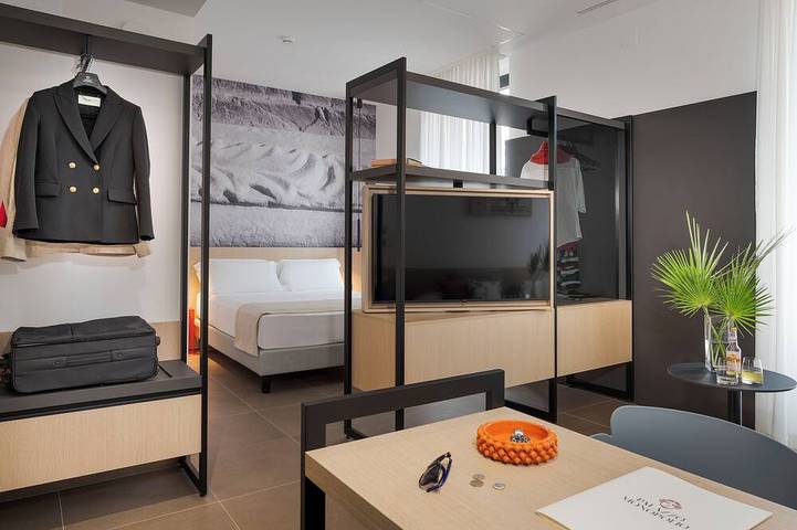 Entire apartment, Palazzo Monopolio – Apartments and Suites in Messina in Messina, Messina Province