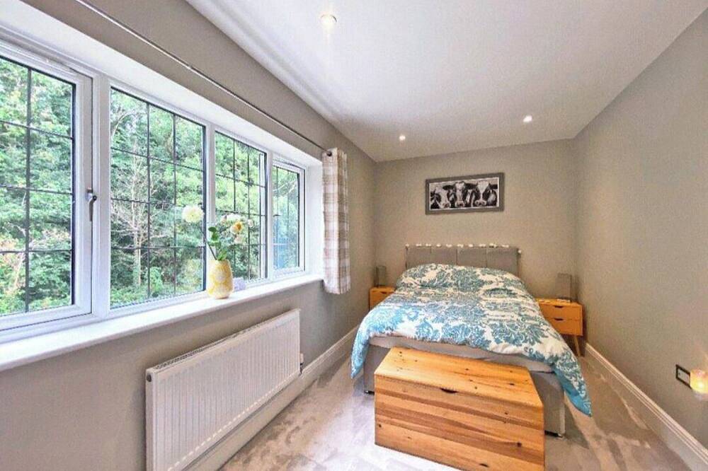 Near London & Guildford 3 Bed 3 Bath house. Families, contractors & short stays in Ash (Guildford), Guildford