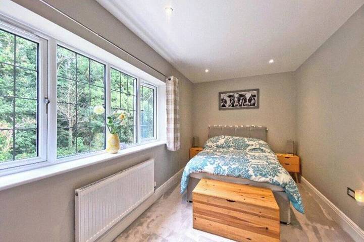 Near London & Guildford 3 Bed 3 Bath house. Families, contractors & short stays in Ash (Guildford), Guildford