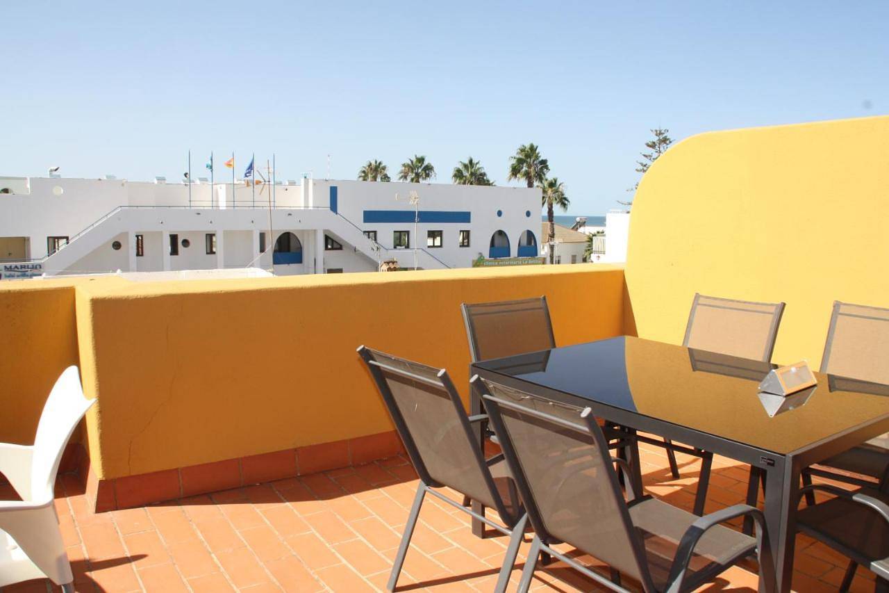 Apartamento inteiro, Ático dúplex 2 linea de playa en La Antilla in Islantilla, Lepe