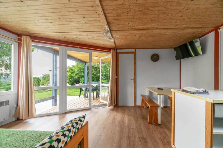 Location de vacances pour 4 personnes, avec piscine ainsi que jardin et vue à Gannat - 2