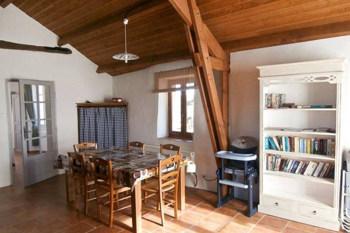 Location de vacances pour 3 personnes, avec jardin et vue, adapté aux familles à Rieupeyroux - 4