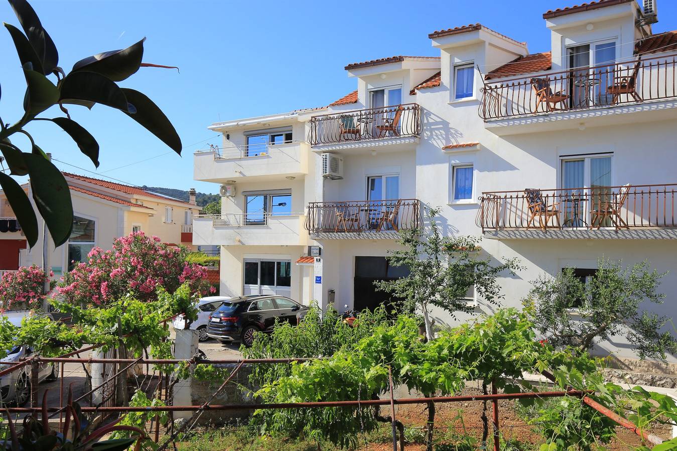 Ganze Wohnung, 1-Zimmer-Ferienwohnung mit Terrasse und Meerblick Slatine, Ciovo A-24266-d in Slatine, Ciovo