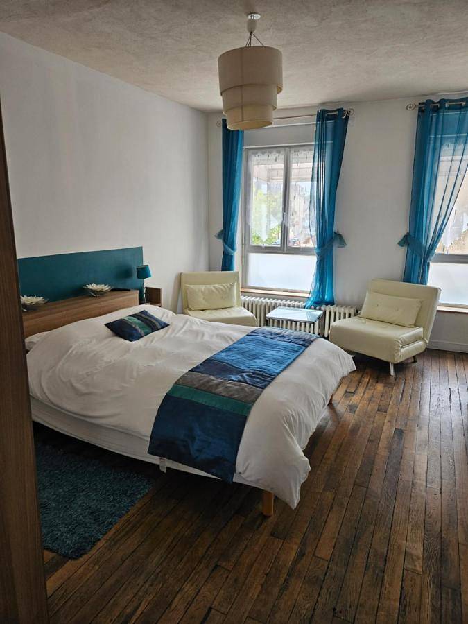 Double Room with Private Bathroom in Mamers, Sarthe
