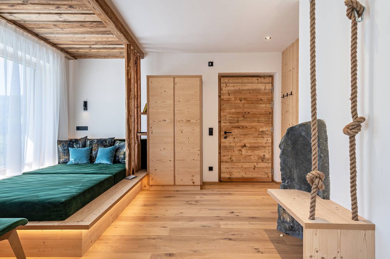 Ganze Wohnung, Ferienwohnung "Chalet Kasch Glück" mit Bergblick, Privat-Terrasse und Wlan in Ums, Völs am Schlern