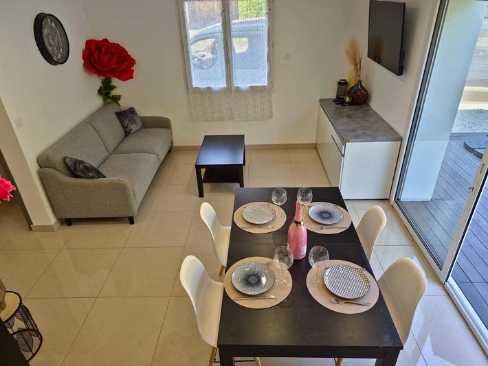 Location de vacances pour 8 personnes, avec piscine ainsi que vue et jardin dans Val-de-Chaise - 4