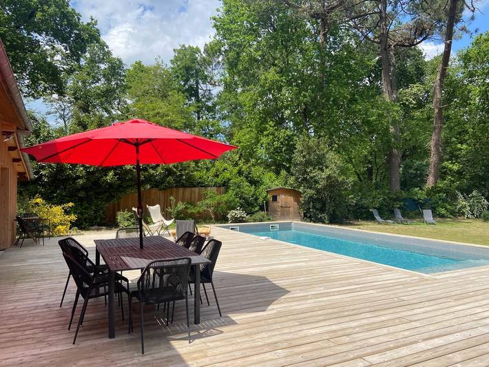 Location de vacances pour 10 personnes, avec Terrasse ainsi que Jardin et Piscine à Grayan-et-l'Hôpital