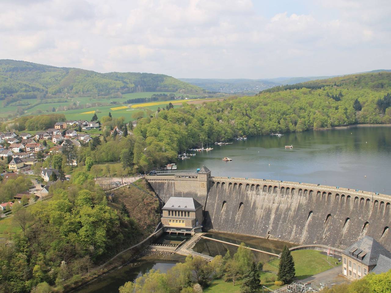 Ganze Ferienwohnung, Ferien- & Monteurswohnung mit großer Terrasse nahe Edersee - Ferienwohnung Haasenbau in Edertal, Waldecker Land