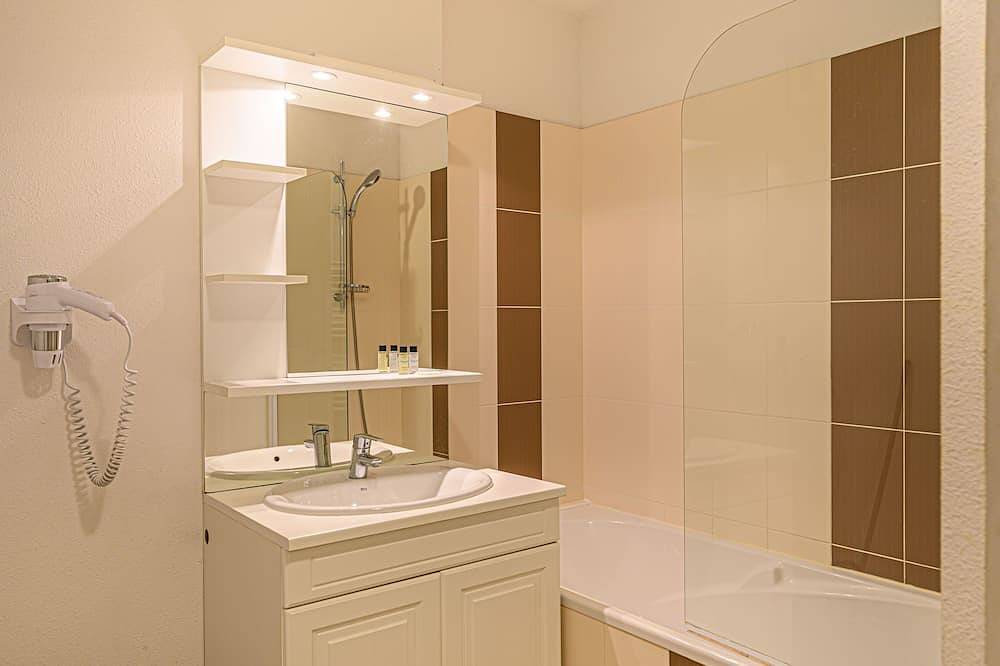 Entire apartment, Près de la plage et du centre | Piscine sur place in Plescop, Côte des Mégalithes
