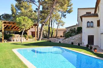 Location de vacances pour 14 personnes, avec jardin et terrasse à Vilafranca del Penedès