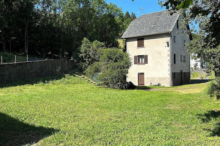 Preciosa casa de campo de piedra y madera in Besse-et-Saint-Anastaise, Parque Natural Regional Volcans d'Auvergne