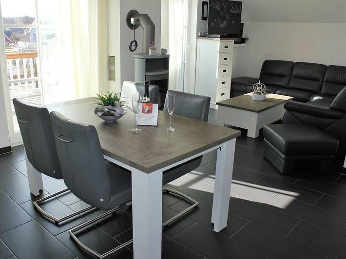 Ferienhaus für 4 Personen, mit Balkon und Whirlpool sowie Sauna und Seeblick in Wendisch Rietz