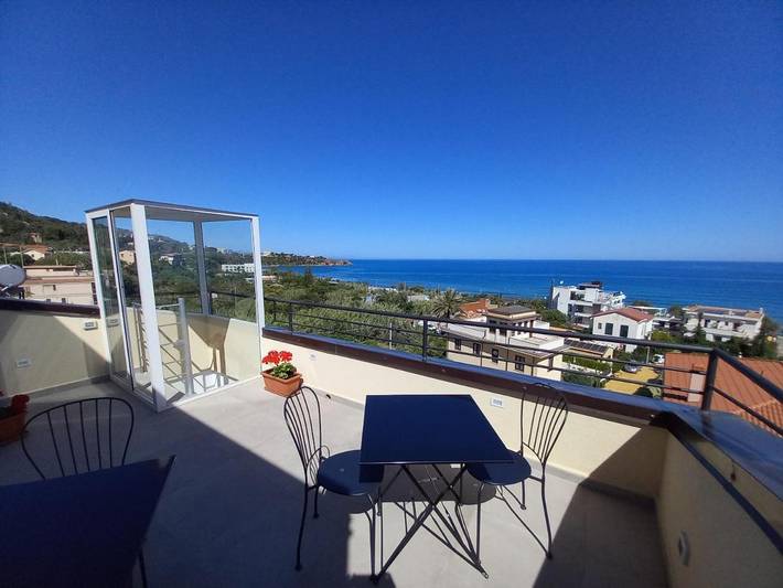 Bed and breakfast for 2 personer, med udsigt og balkon samt have - 1