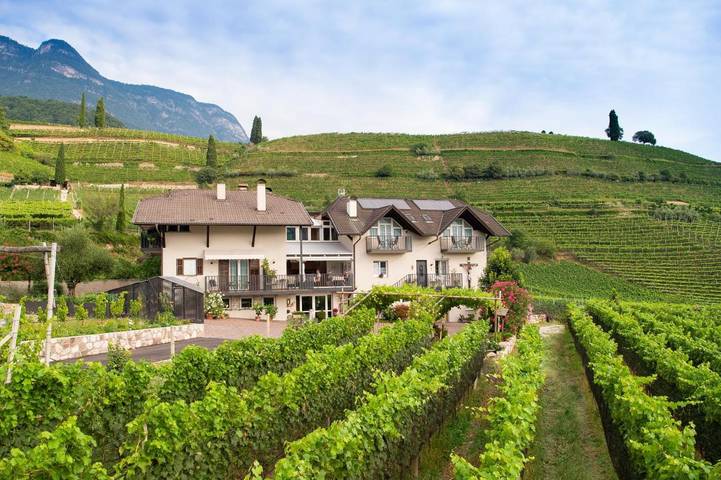 BnB für 2 Personen, mit Balkon und Terrasse sowie Garten und Ausblick in Kaltern an der Weinstraße