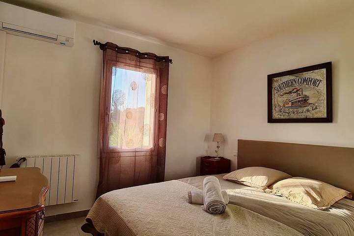 Location de vacances pour 8 personnes, avec terrasse ainsi que piscine et jardin à Châteauneuf-du-Pape - 2