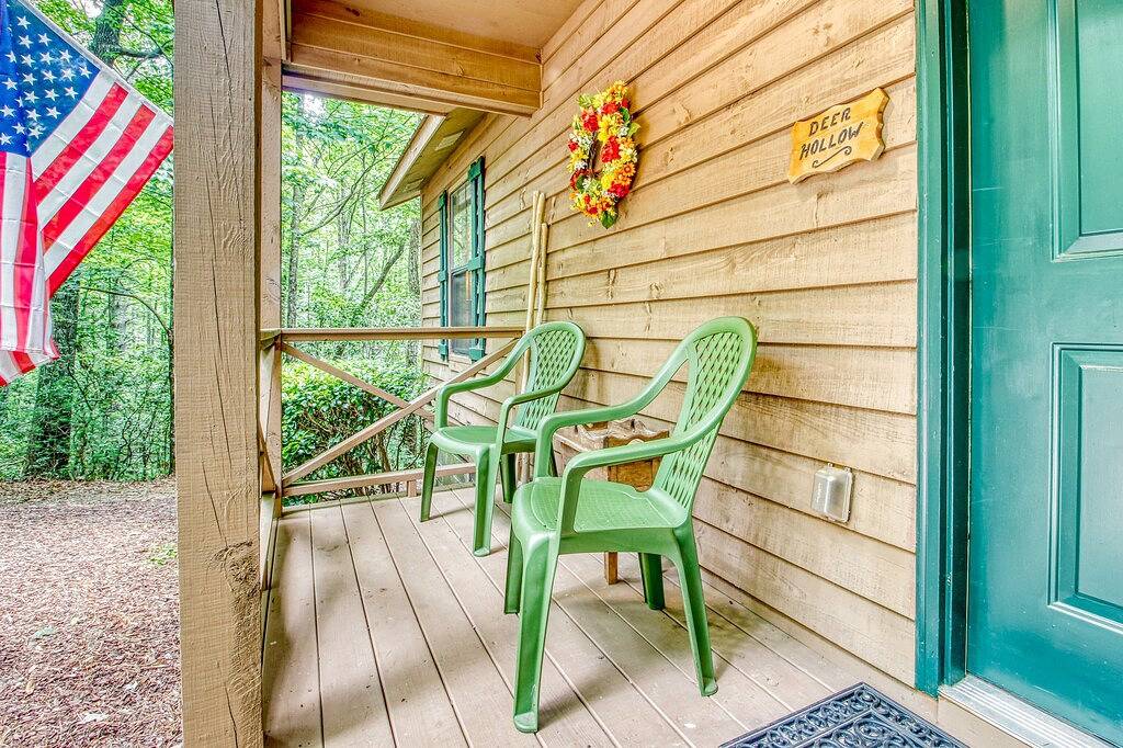 Entzückende & hundefreundlich w / Whirlpool, Air-Hockey, firepit! Nähe State Park! in Chattahoochee National Forest