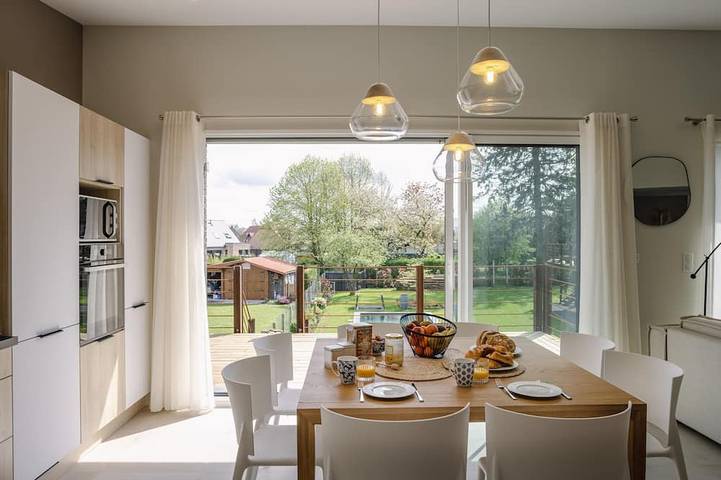 Gîte pour 8 personnes, avec jardin et terrasse ainsi que piscine et jacuzzi à Duisans