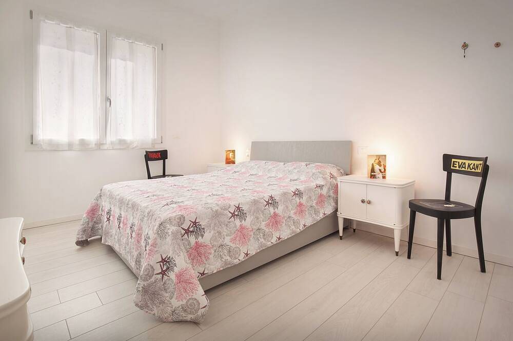Ganze Wohnung, Villa Malù - Apt Mara Pool- und Seeblick in Torri del Benaco, Gardasee-Berge