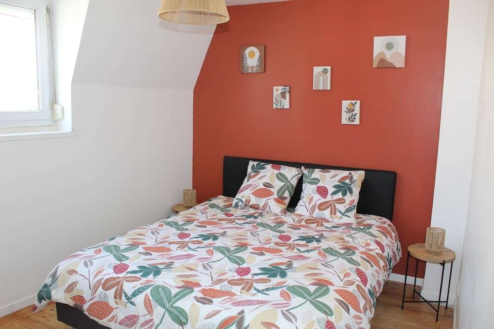 Entire apartment, 60 m2 duplex apartment in town center in Saint-Amand-les-Eaux, Valenciennes region