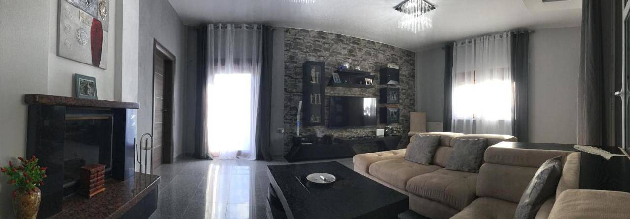 Gîte pour 3 personnes, avec Balcon et Terrasse ainsi que Jardin et Vue dans Vergina