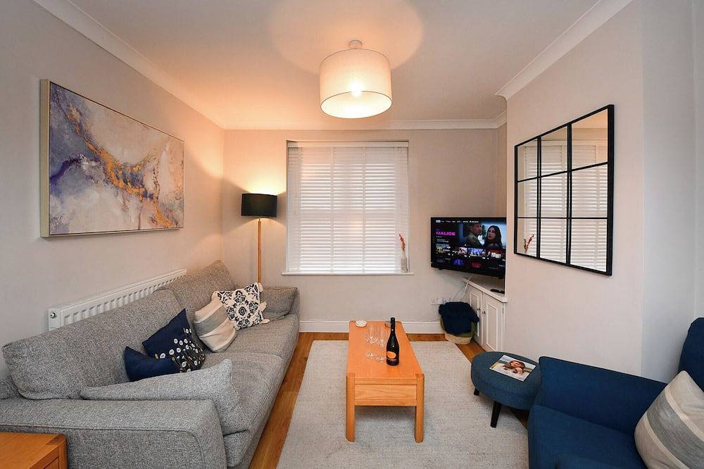 Stylish Canton House w/Garden & Easy City Access - Pass the Keys in Cardiff, Cardiff region