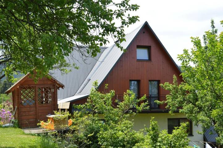 Privatzimmer für 2 Personen, mit Balkon und Terrasse sowie Garten und Seeblick