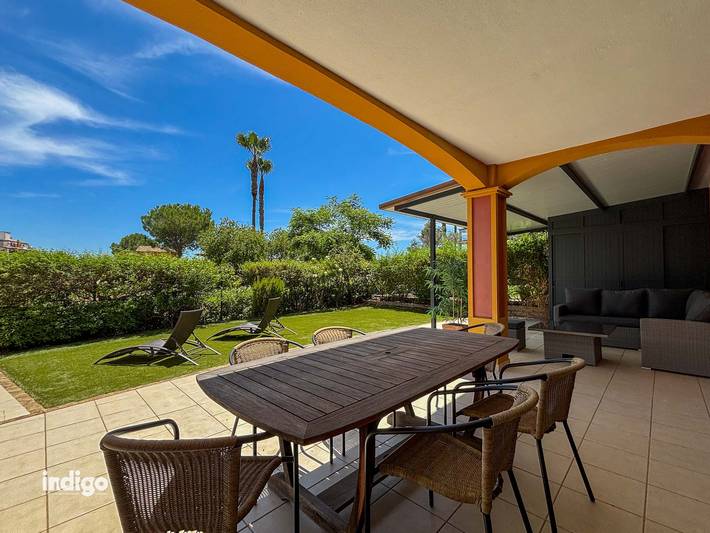 Apartamento entero, Apartamento de vacaciones para 6 personas con piscina para niños in Urbanizacion Costa Esuri, Ayamonte