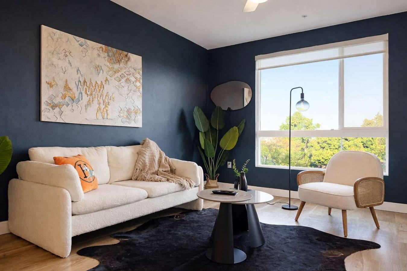 Geheel appartement, Stylish Stay 10 Min to Disneyland   Pool   Gym in Santa Ana, Orange County