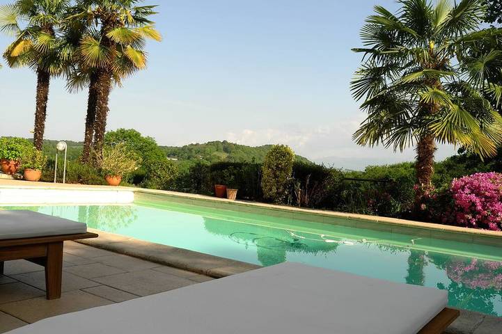 Gîte pour 4 personnes, avec Terrasse et Jardin à Gan