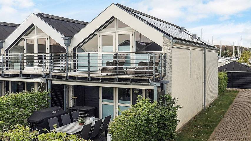 Ferieudlejning for 6 personer, med udsigt og balkon samt have i Køge