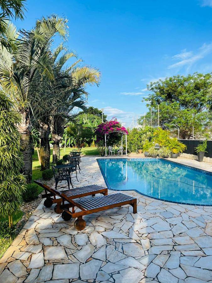 Casas e apartamentos de temporada para 12 pessoas, com jardim e piscina, com animais de estimação em Atibaia