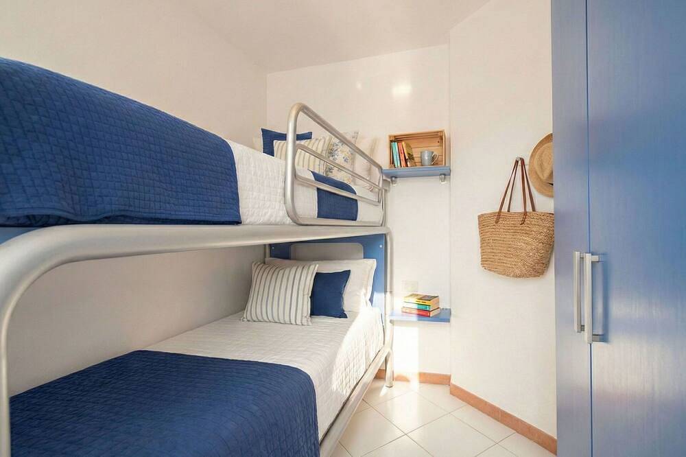 Entire apartment, Nice apartment for 4 guests with pool, A/C and pets allowed in Arzachena, Costa Smeralda