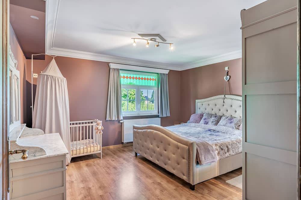 Ruime karakteristieke woning rustig gelegen vlakbij Tongeren centrum. in Tongeren, Belgisch-Limburg