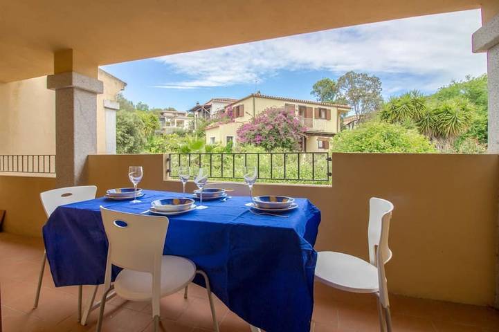 Ferienwohnung für 3 Personen, mit Balkon in San Pantaleo