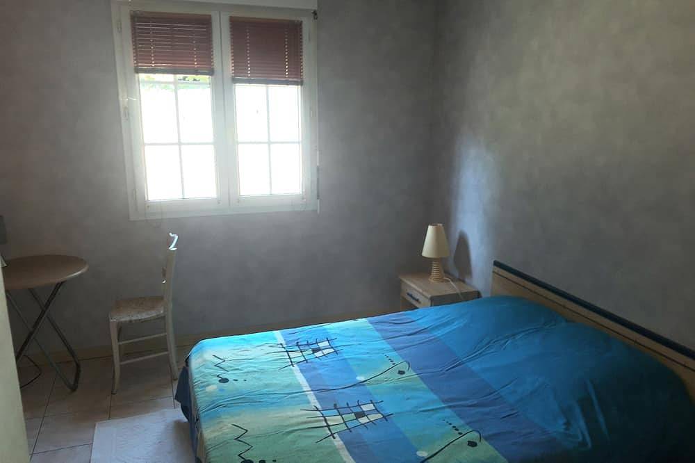 Villa with garden in residential area in Cahors, Lot
