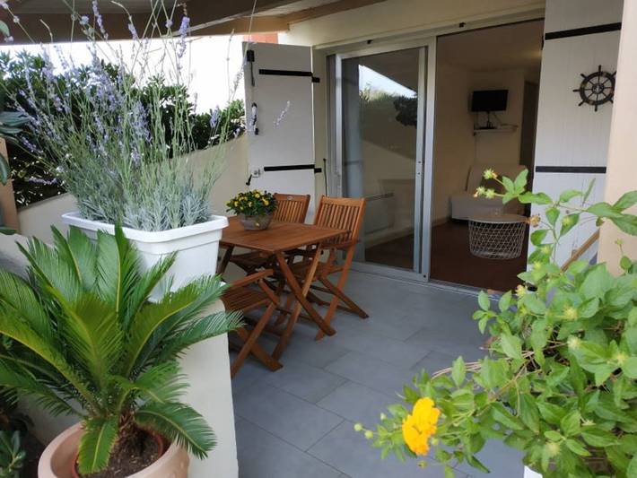 Gîte pour 3 personnes, avec terrasse dans Plage de La Roquille