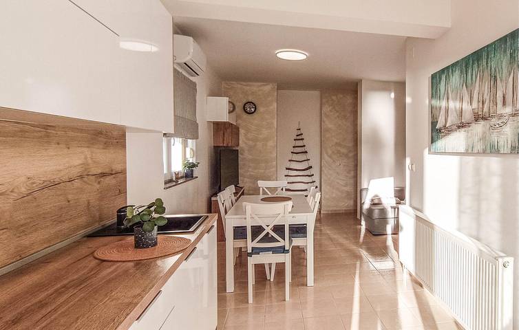 Ganze Ferienwohnung, Gemütliche 1-Zimmer-Wohnung mit Terrasse, 400 m zum Strand und kostenlosen Parkplätzen in Plaža Morovička, Općina Sveti Filip i Jakov