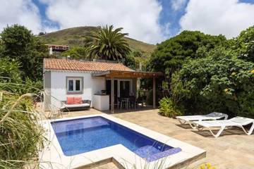 Location de vacances pour 3 personnes, avec piscine et jardin à La Esperanza