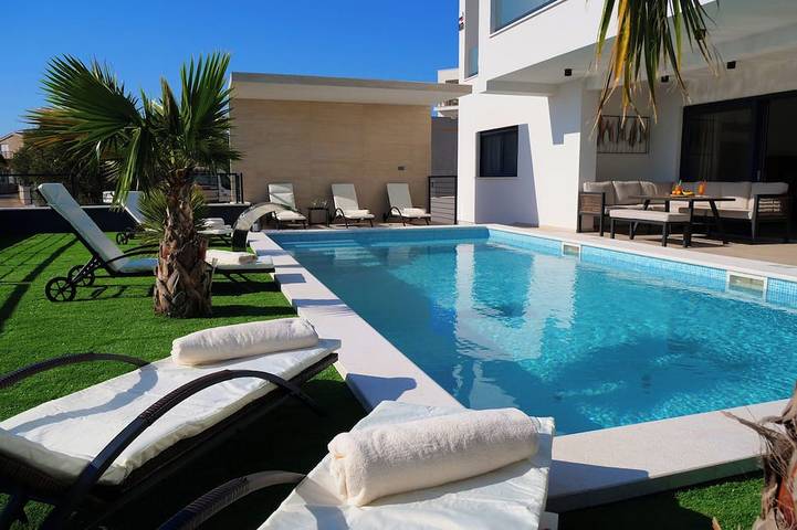 Villa für 10 Personen, mit Sauna, mit Haustier in Primosten