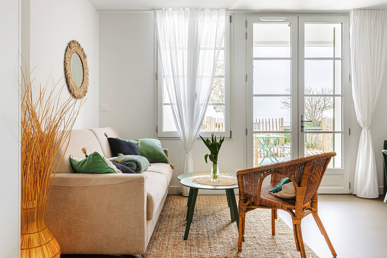 Entire apartment, La Plage Apartment: Sea View, Private Terrace, Wi-Fi in Rivedoux-Plage, Ile de Re