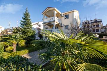 Ferienwohnung für 4 Personen, mit Balkon in Njivice