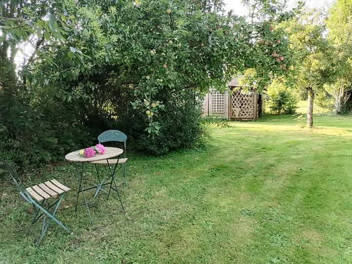 Four-Bedroom House in Écaquelon, Région de Bernay