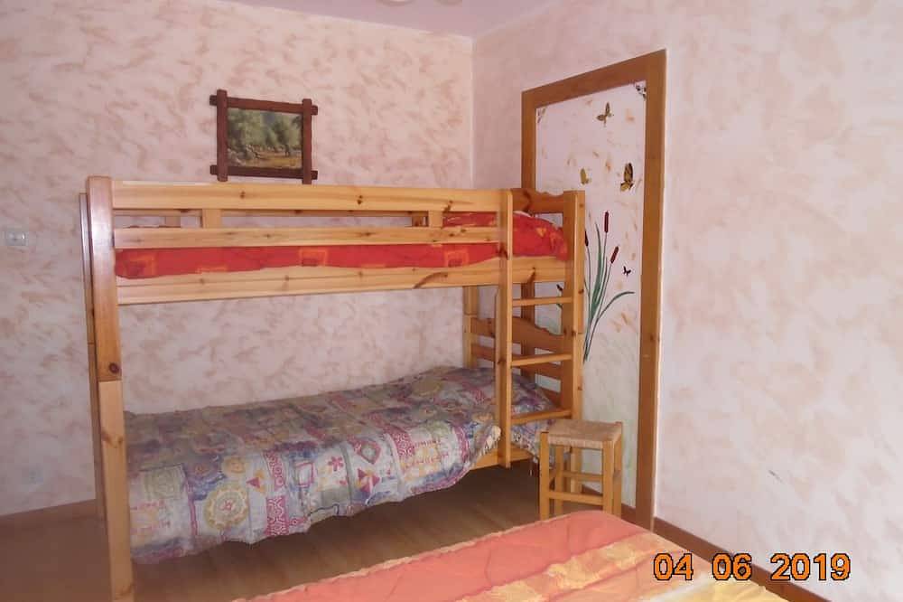 Apartamento entero, Antigua granja reformada con vistas al lago y al valle. in Gérardmer, Parque natural regional de los Ballons des Vosges