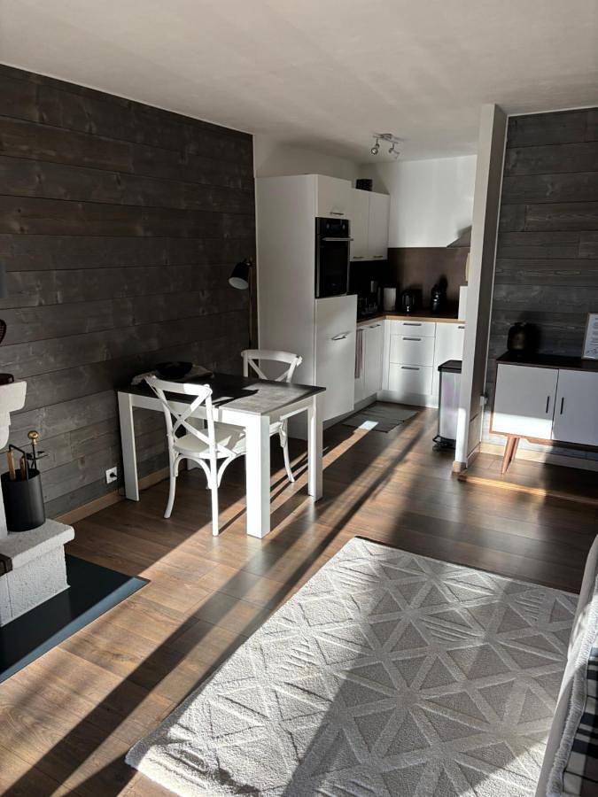 Gîte pour 2 personnes, avec vue ainsi que terrasse et jardin, animaux acceptés dans Gréolières les Neiges - 2