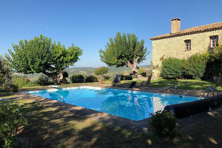 Gîte pour 15 personnes, avec jardin à Mirabel-aux-Baronnies