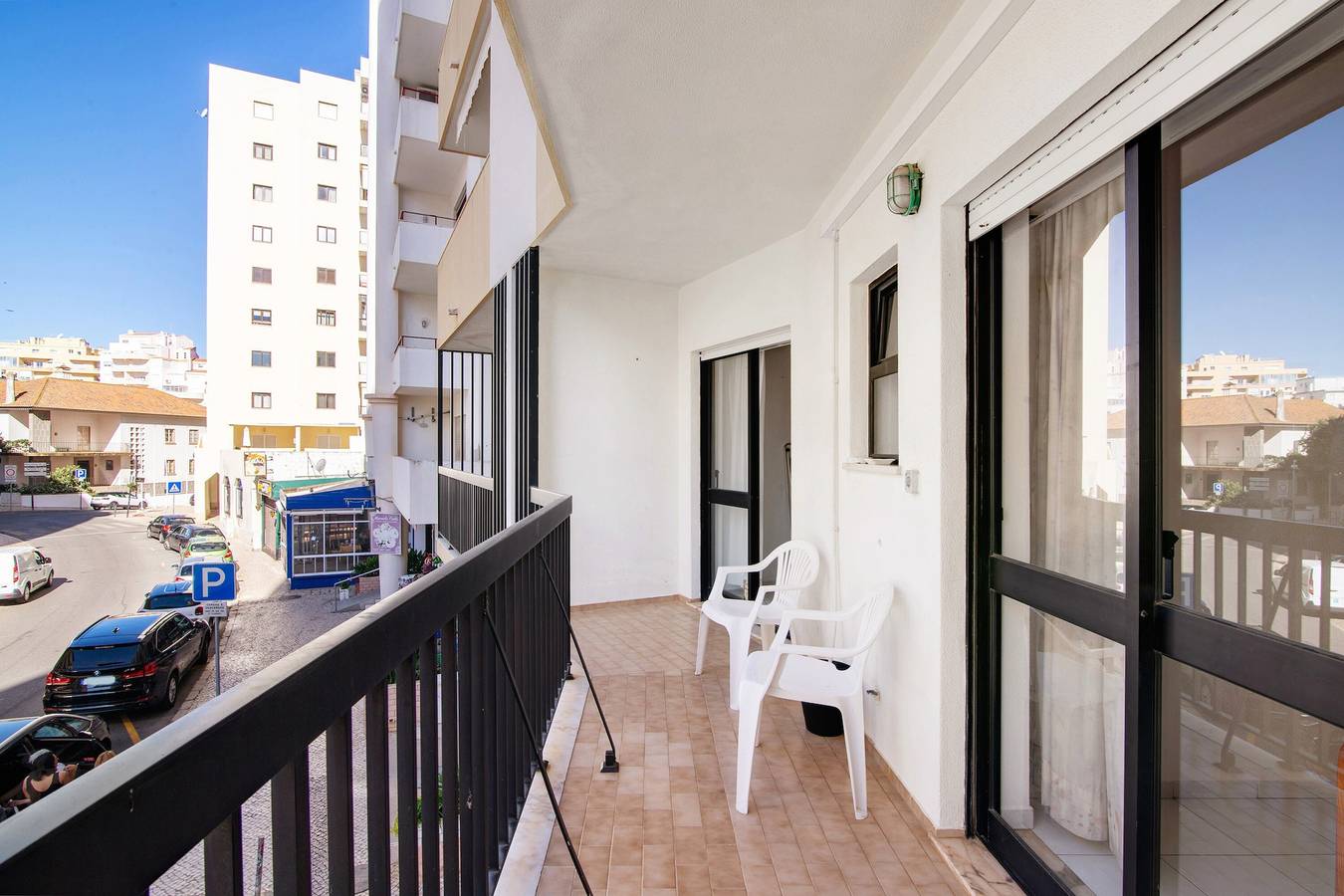 Ganze Wohnung, Ferienwohnung 'Seaside Sanctuary - Praia Da Rocha' mit Gemeinschaftspool und Klimaanlage in Praia da Rocha, Portimão