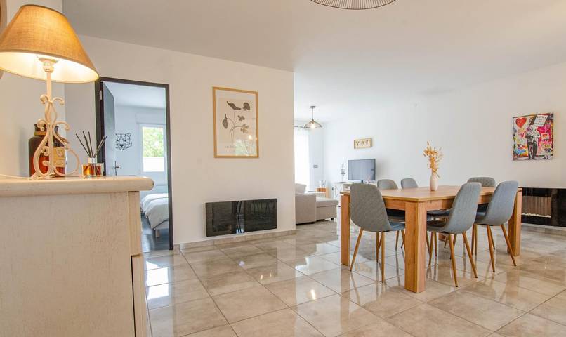 Gîte pour 6 personnes, avec Terrasse et Jardin dans Saint-Lupien