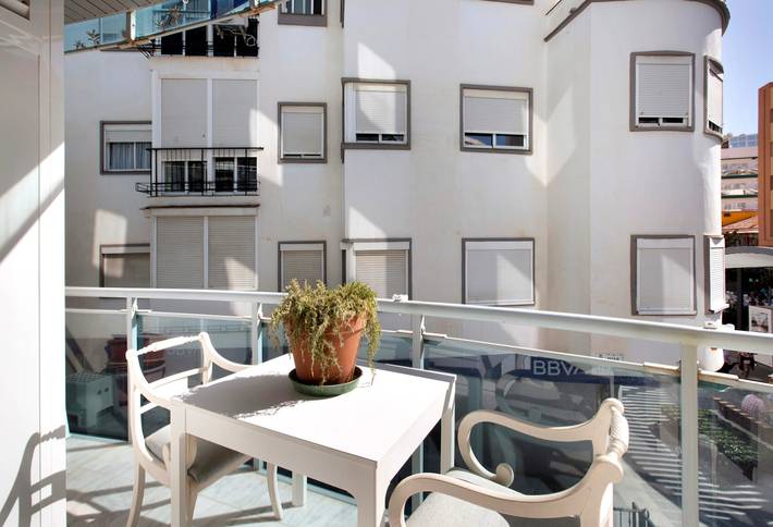 Entire apartment, Apartment 'Plata Plaza' with Private Terrace, Wi-Fi and Air Conditioning in Torremolinos Centre, Torremolinos