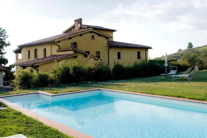 Agriturismo per 4 persone, con Balcone e Terrazza nonché Idromassaggio e Giardino a Castelfranco di sopra