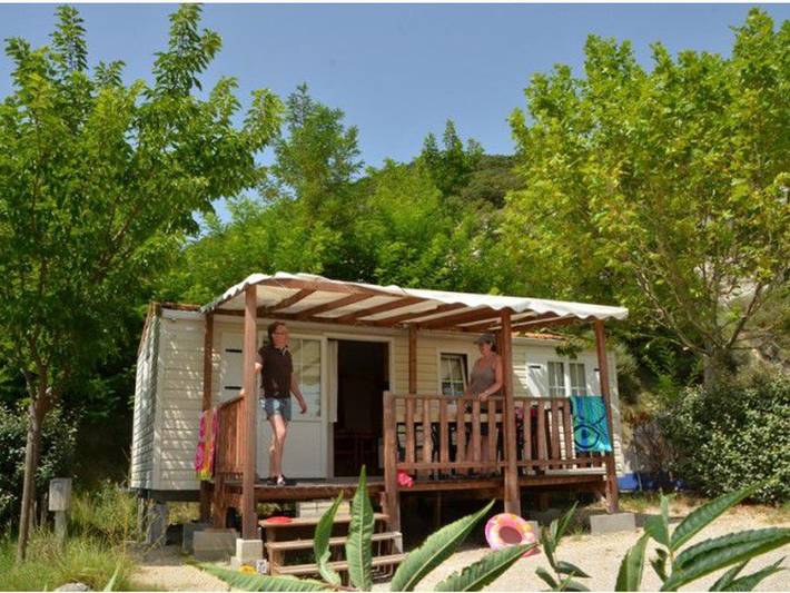Camping pour 4 personnes, avec piscine et terrasse dans la Région de nyons